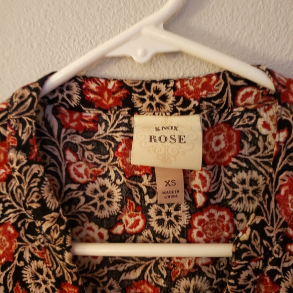 Knox Rose floral top - Picture 3 of 3